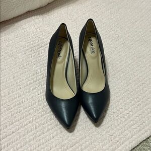 Life Stride Navy Kitten Heels Elegant Design